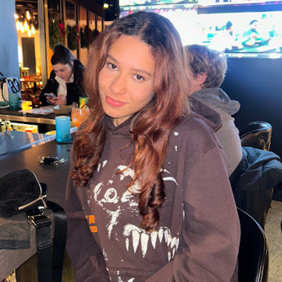 Meet your Posher, Hannah - Picture 1 of 1